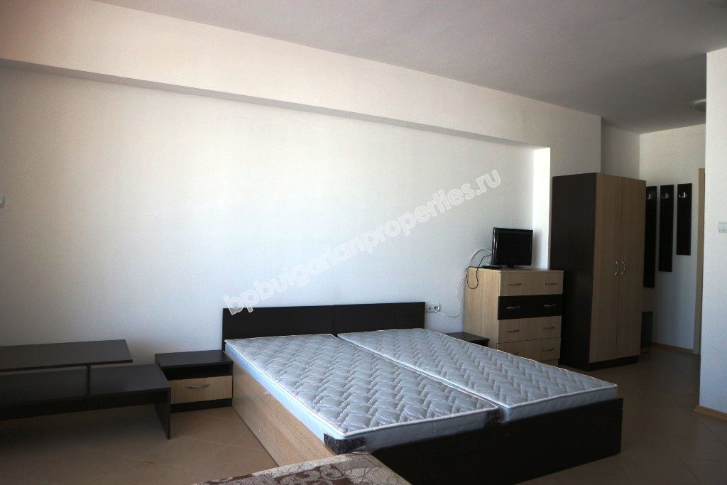 Просторно мебелирано студио за продажба в центъра на курорта Слънчев Бряг