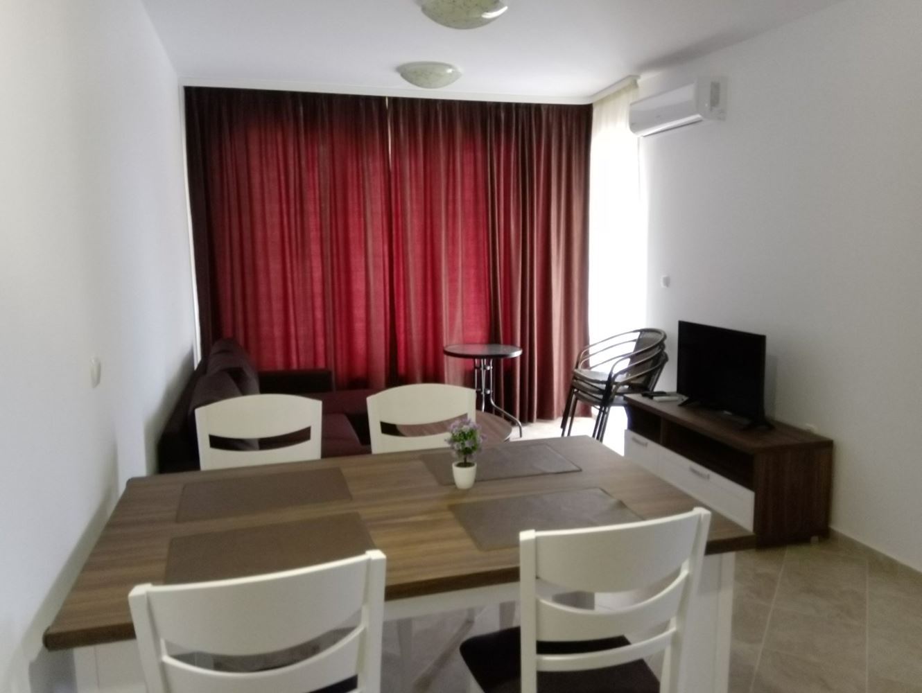 Двустаен апартамент за нощувки в комплекс Риф-3, Равда Двустаен апартамент за нощувки в комплекс Риф-3, Равда