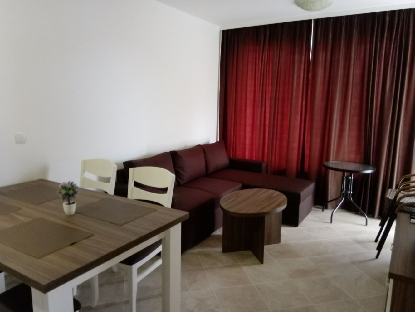 Двустаен апартамент за нощувки в комплекс Риф-3, Равда Двустаен апартамент за нощувки в комплекс Риф-3, Равда