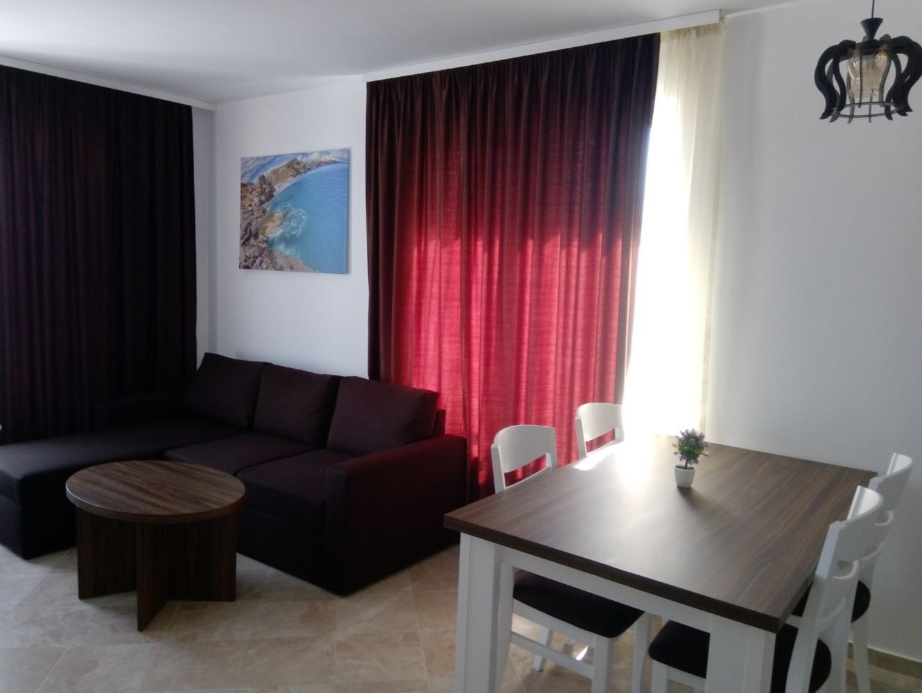 Двустаен апартамент за лятна почивка в затворен комплекс с басейн Двустаен апартамент за лятна почивка в затворен комплекс с басейн