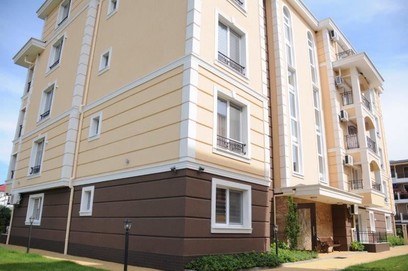 Двустаен апартамент за лятна почивка в затворен комплекс с басейн Двустаен апартамент за лятна почивка в затворен комплекс с басейн