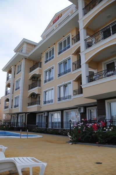 Двустаен апартамент за нощувки в комплекс с басейн в Равда Двустаен апартамент за нощувки в комплекс с басейн в Равда