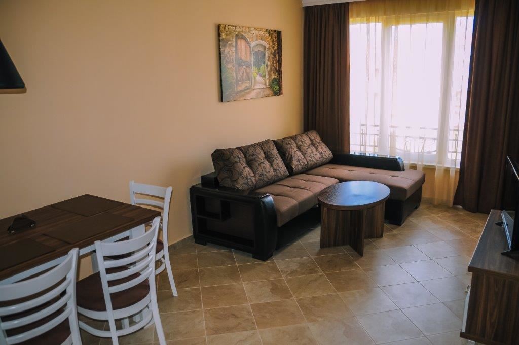 Двустаен апартамент за нощувки в комплекс с басейн в Равда Двустаен апартамент за нощувки в комплекс с басейн в Равда