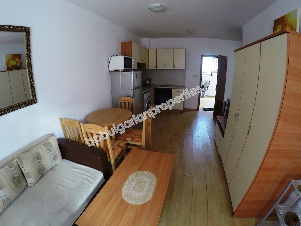 Евтин двустаен мебелиран апартамент за продажба в курорта Слънчев Бряг