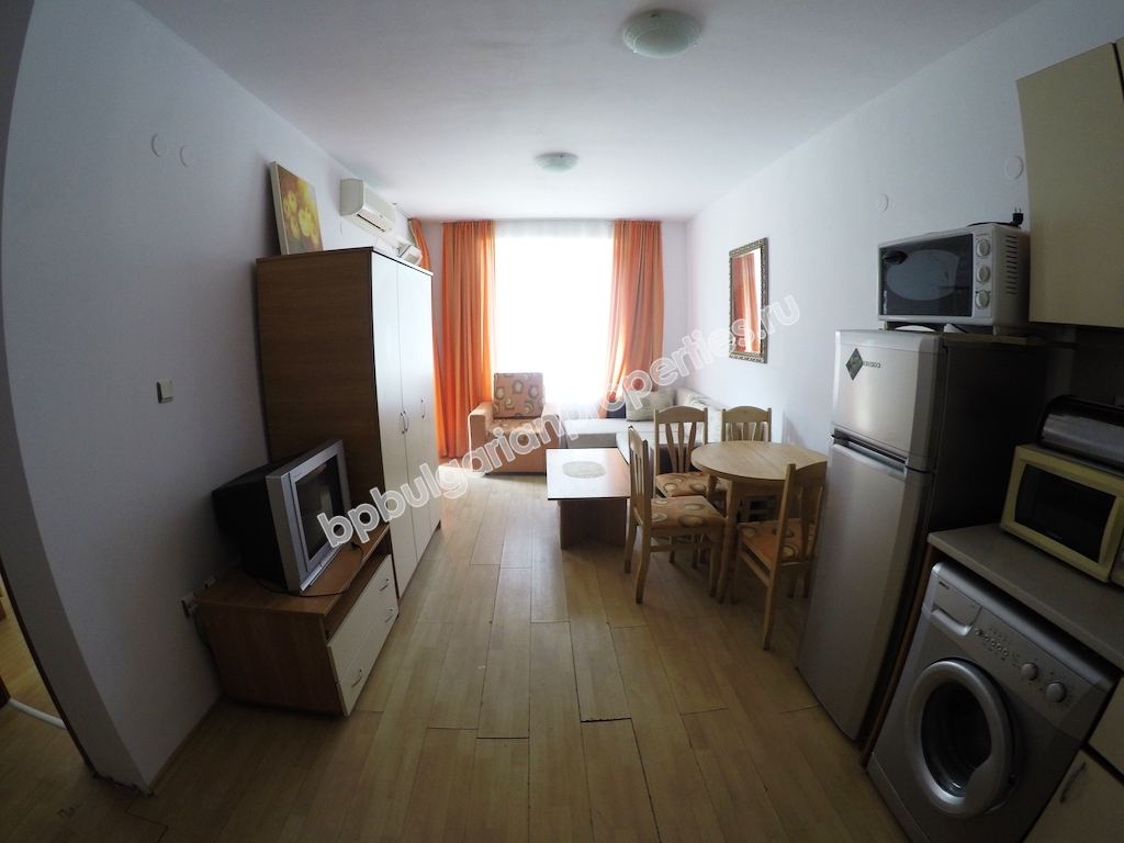 Евтин двустаен мебелиран апартамент за продажба в курорта Слънчев Бряг