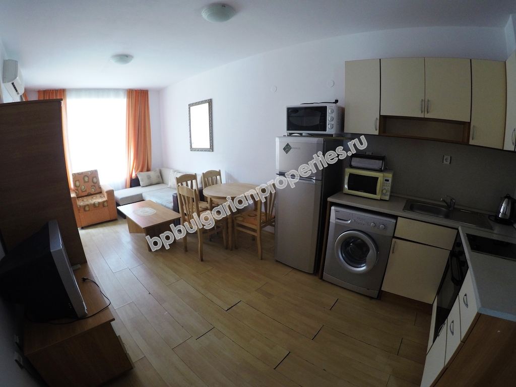 Евтин двустаен мебелиран апартамент за продажба в курорта Слънчев Бряг