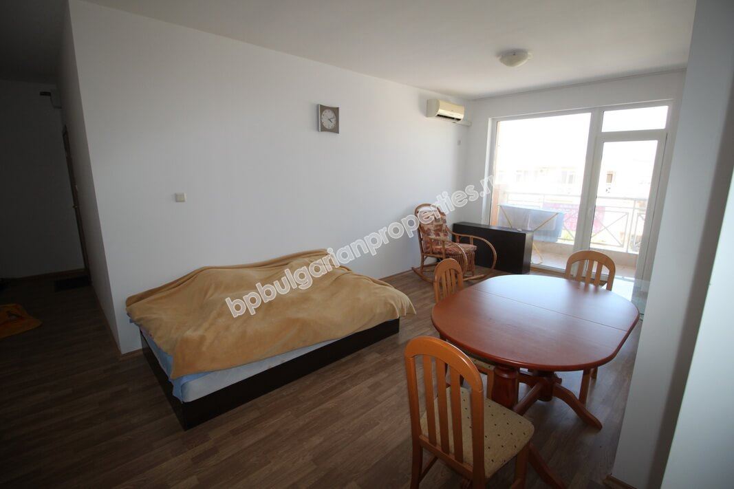 Едноспален мебелиран апартамент за продажба в курорта Слънчев Бряг
