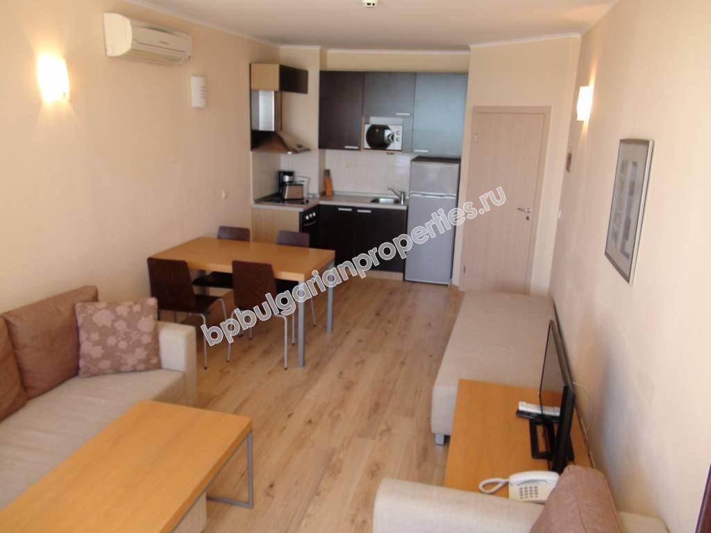 Мебелиран двустаен апартаменти на абсолютна първа линия море в Обзор