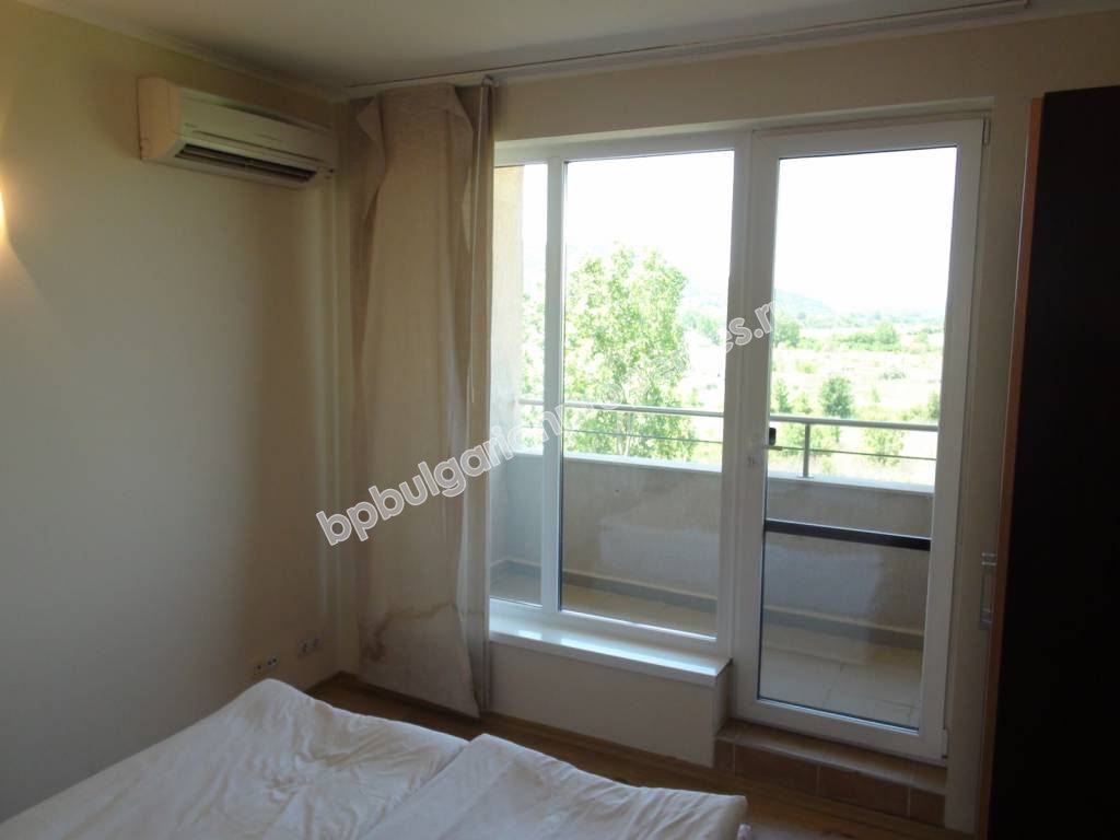 Мебелиран двустаен апартаменти на абсолютна първа линия море в Обзор