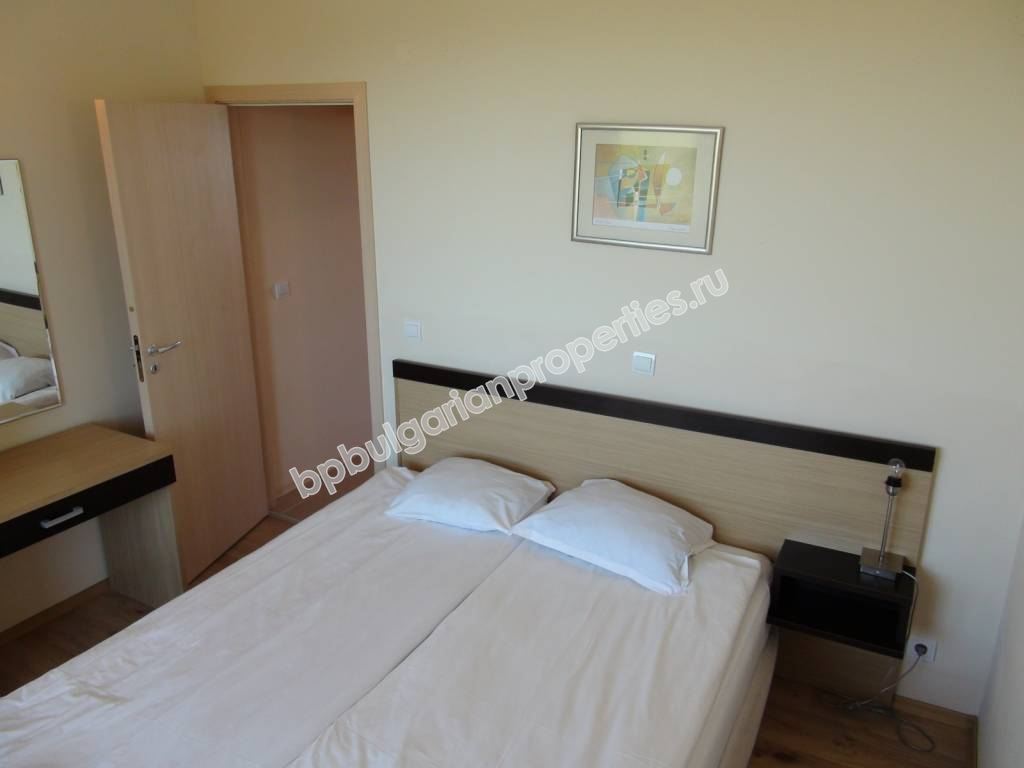 Мебелиран двустаен апартаменти на абсолютна първа линия море в Обзор