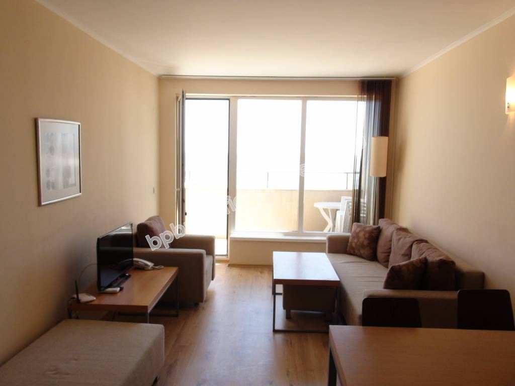 Мебелиран двустаен апартаменти на абсолютна първа линия море в Обзор