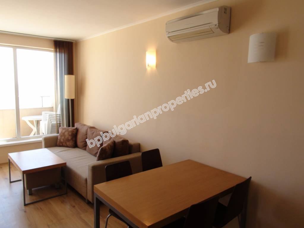 Мебелиран двустаен апартаменти на абсолютна първа линия море в Обзор