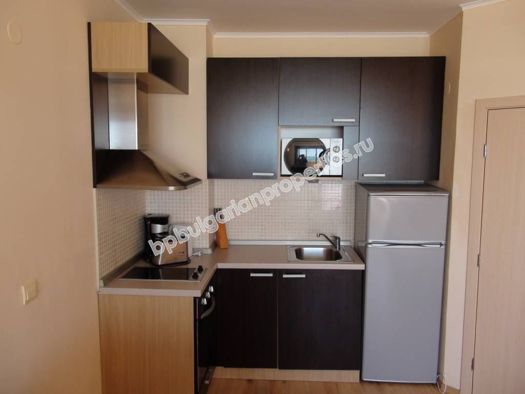 Мебелиран двустаен апартаменти на абсолютна първа линия море в Обзор