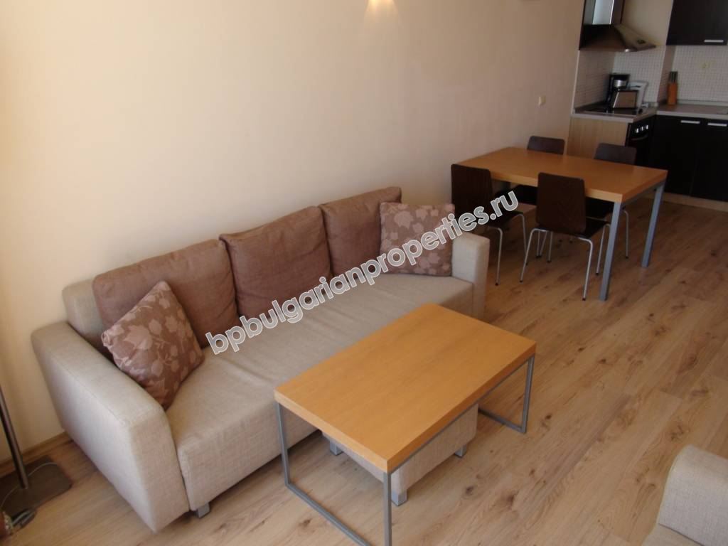 Мебелиран двустаен апартаменти на абсолютна първа линия море в Обзор