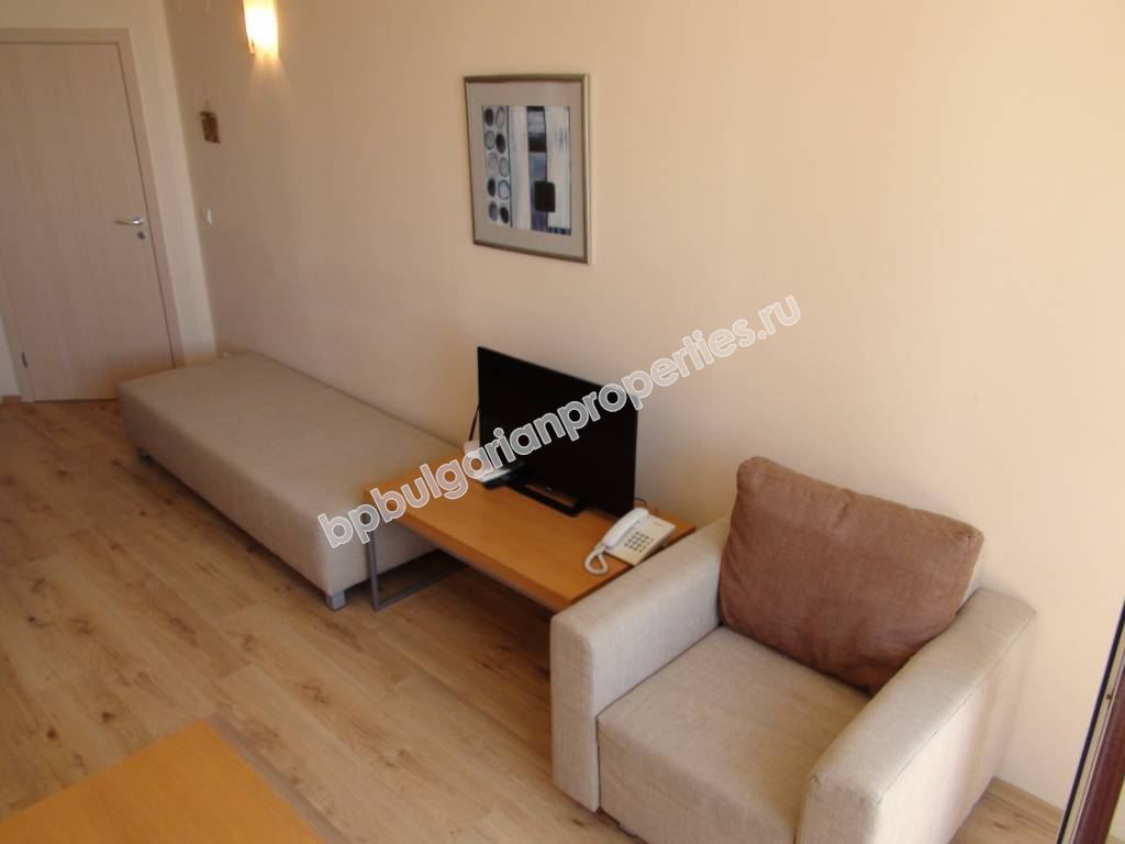 Мебелиран двустаен апартаменти на абсолютна първа линия море в Обзор