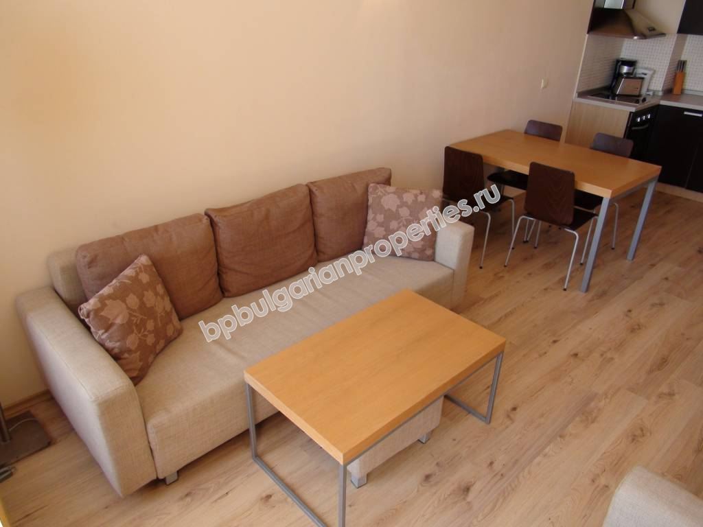 Мебелиран двустаен апартаменти на абсолютна първа линия море в Обзор