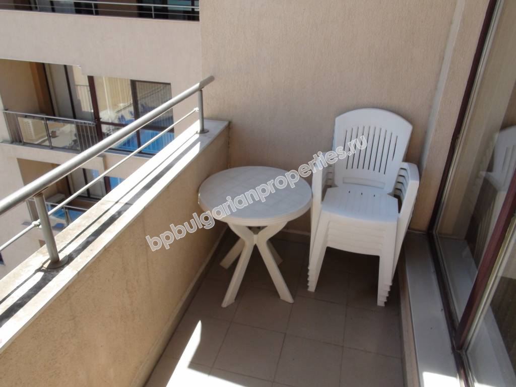 Мебелиран двустаен апартаменти на абсолютна първа линия море в Обзор