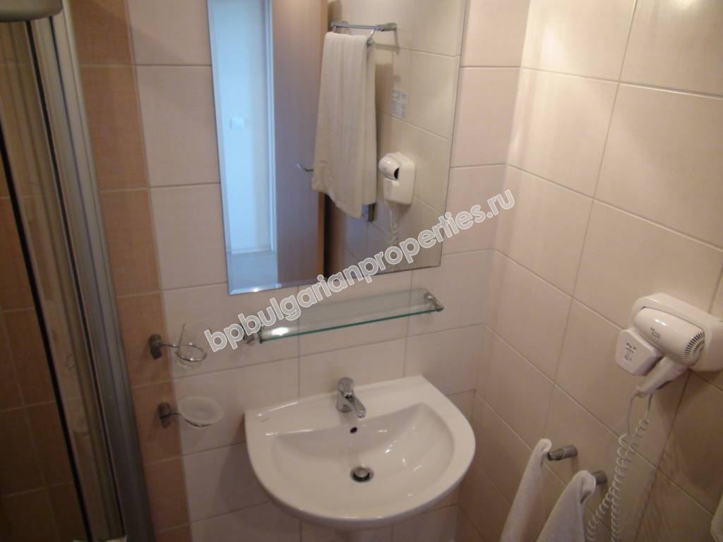 Мебелиран двустаен апартаменти на абсолютна първа линия море в Обзор