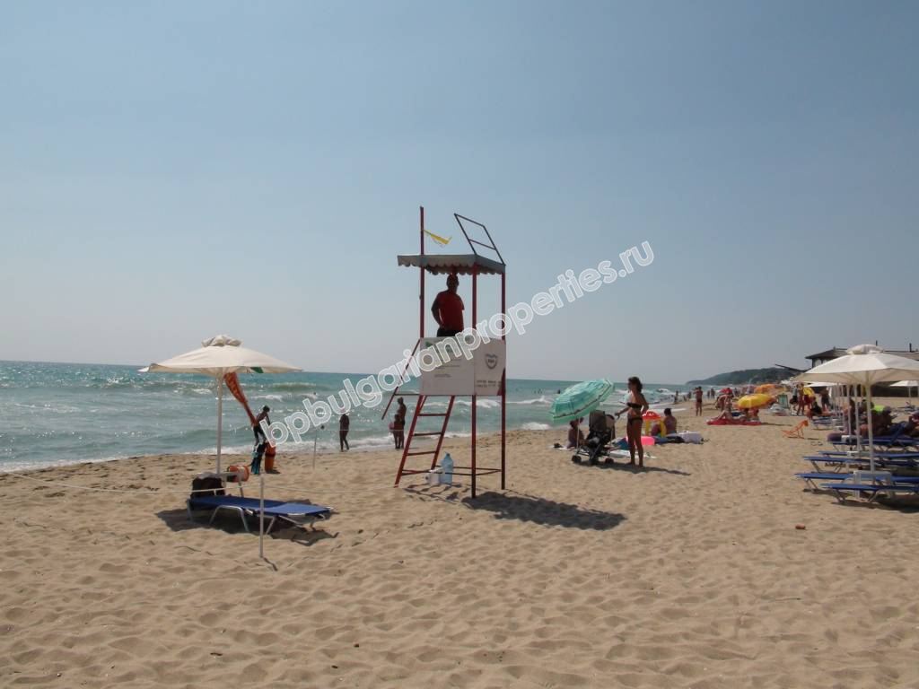 Мебелиран двустаен апартаменти на абсолютна първа линия море в Обзор