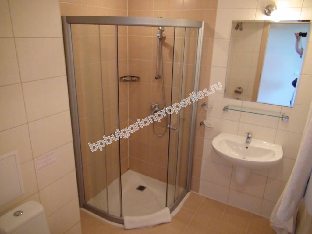 Мебелиран двустаен апартаменти на абсолютна първа линия море в Обзор