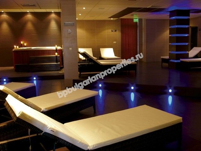 Мебелиран двустаен апартаменти на абсолютна първа линия море в Обзор