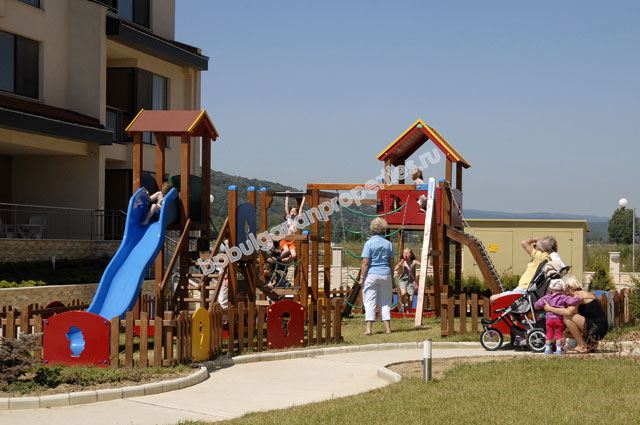 Мебелиран двустаен апартаменти на абсолютна първа линия море в Обзор