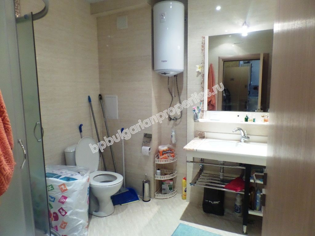 Едноспален мебелиран апартамент за продажба в елитен комплекс в курорта Слънчев Бряг