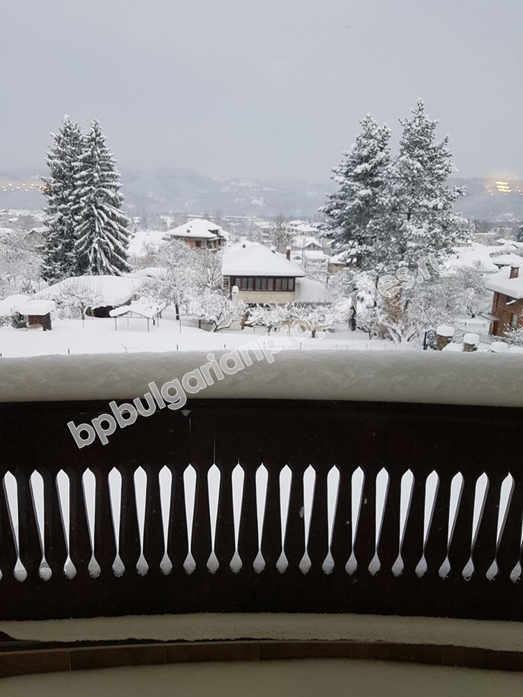 Действаща къща за гости/хотел за продажба в село в Троянския балкан