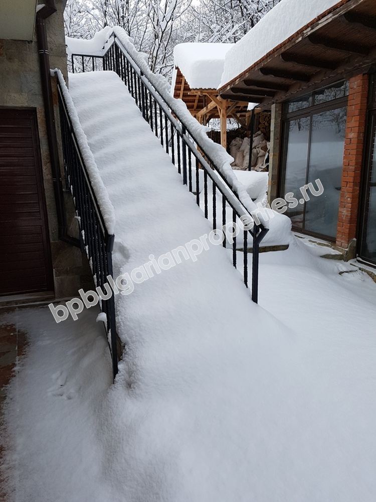 Действаща къща за гости/хотел за продажба в село в Троянския балкан