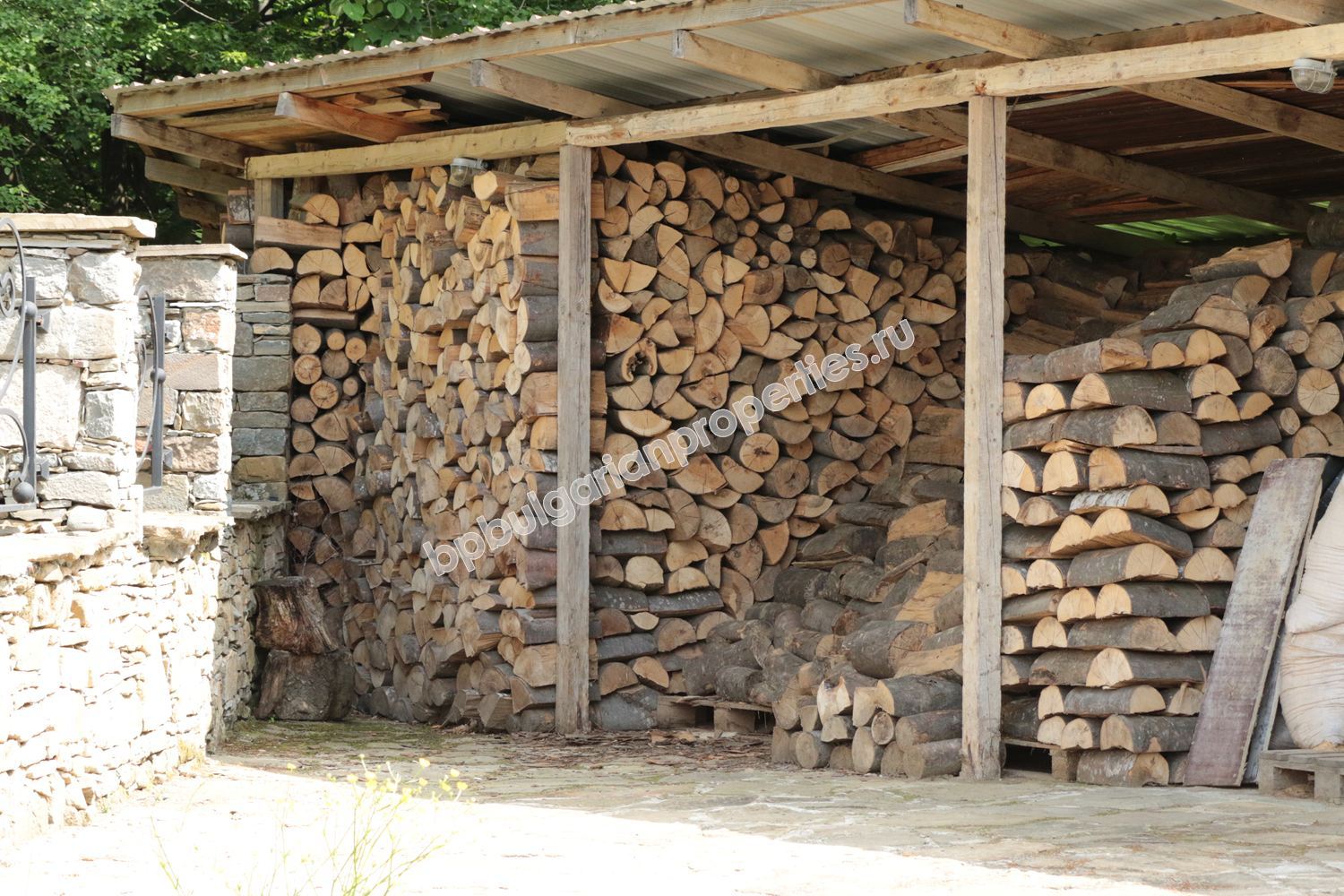 Действаща къща за гости/хотел за продажба в село в Троянския балкан