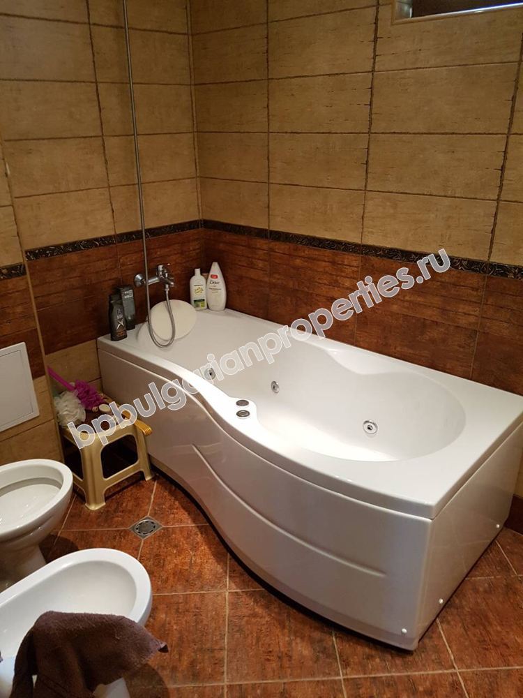 Действаща къща за гости/хотел за продажба в село в Троянския балкан