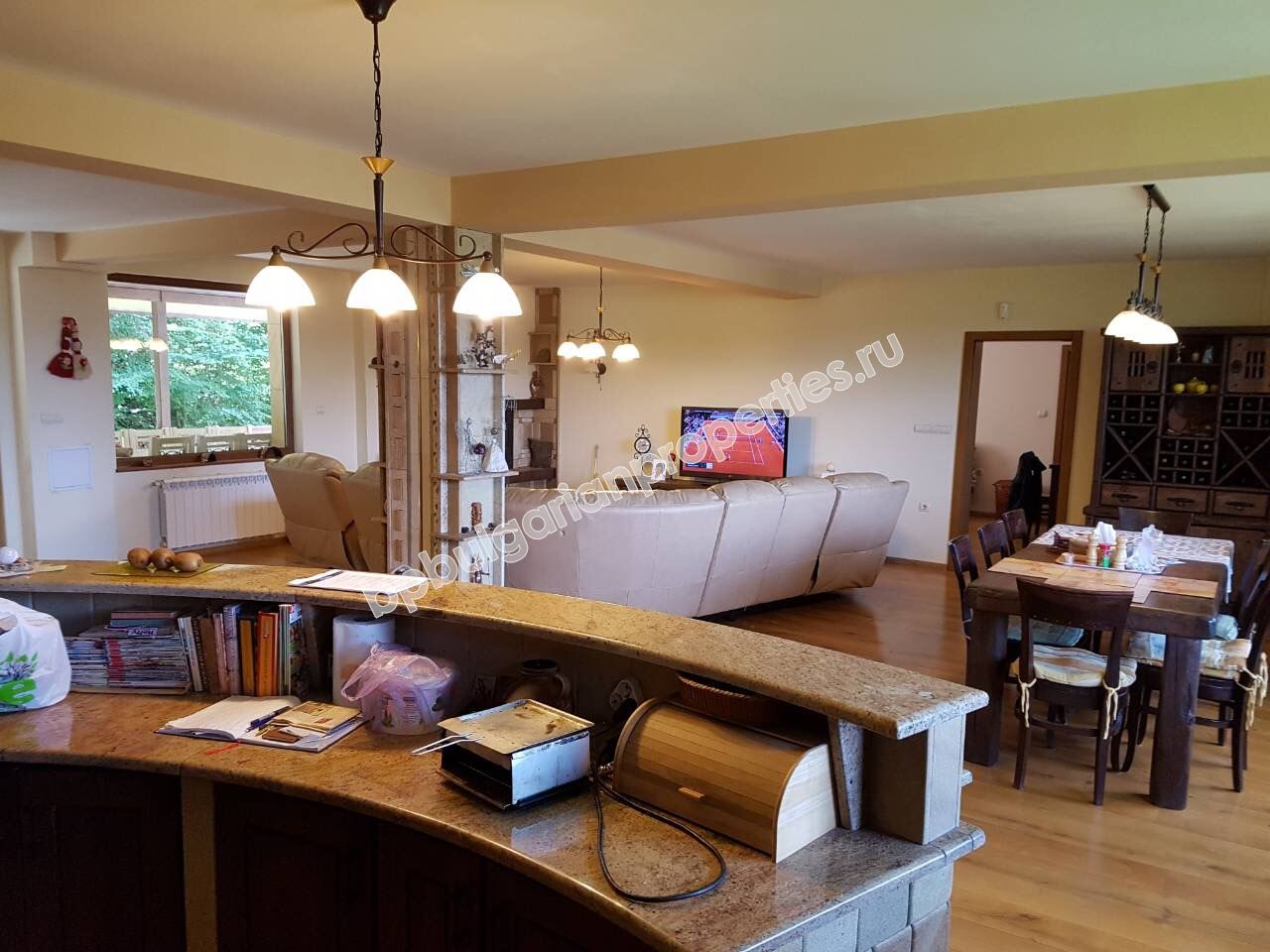 Действаща къща за гости/хотел за продажба в село в Троянския балкан