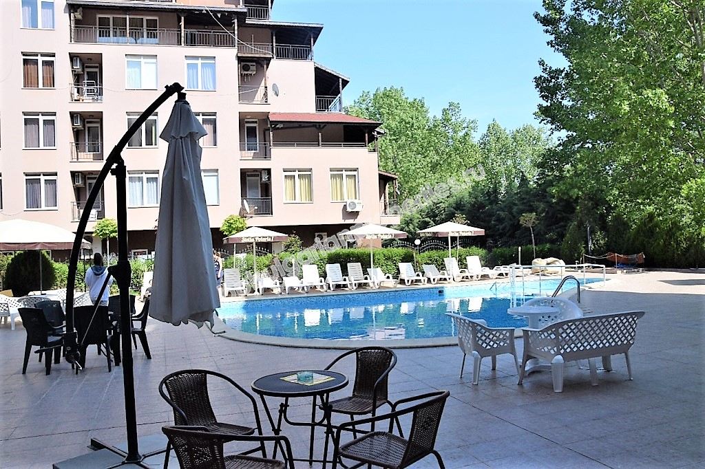 Мебелиран двустаен апартамент близо до плажа за продажба в курорта Слънчев Бряг