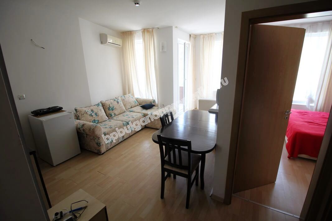 Мебелиран двустаен апартамент близо до плажа за продажба в курорта Слънчев Бряг