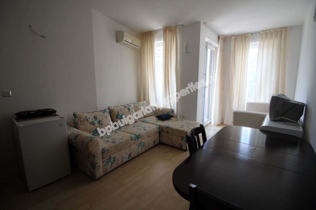 Мебелиран двустаен апартамент близо до плажа за продажба в курорта Слънчев Бряг