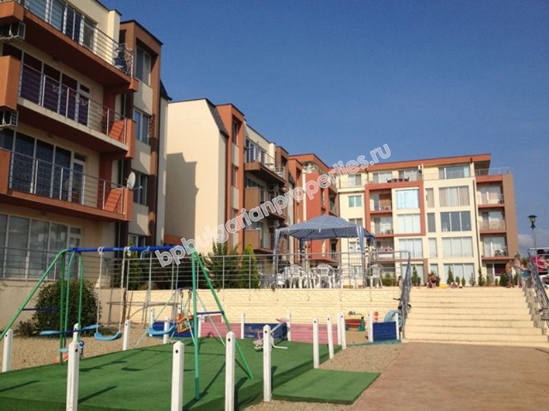 Едноспален мебелиран апартамент близо до плажа за продажба в курорта Свети Влас