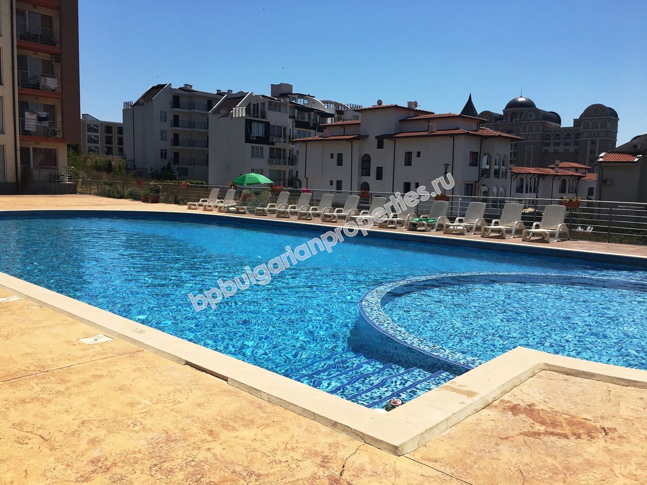 Едноспален мебелиран апартамент близо до плажа за продажба в курорта Свети Влас