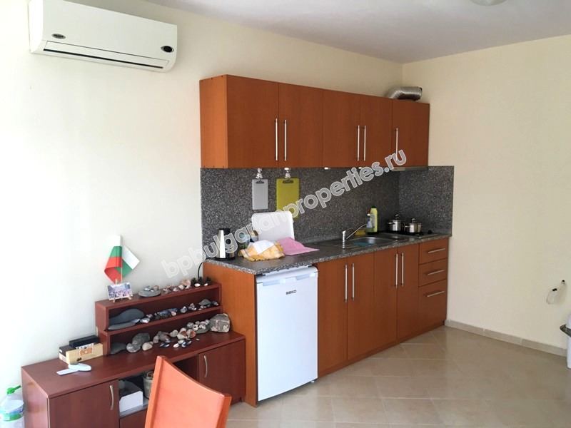 Едноспален мебелиран апартамент близо до плажа за продажба в курорта Свети Влас