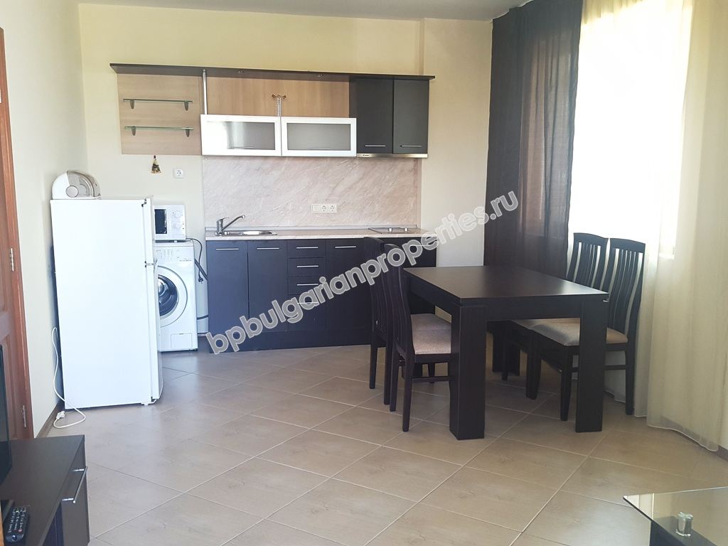 Просторен едноспален мебелиран апартамент за продажба в Слънчев Бряг