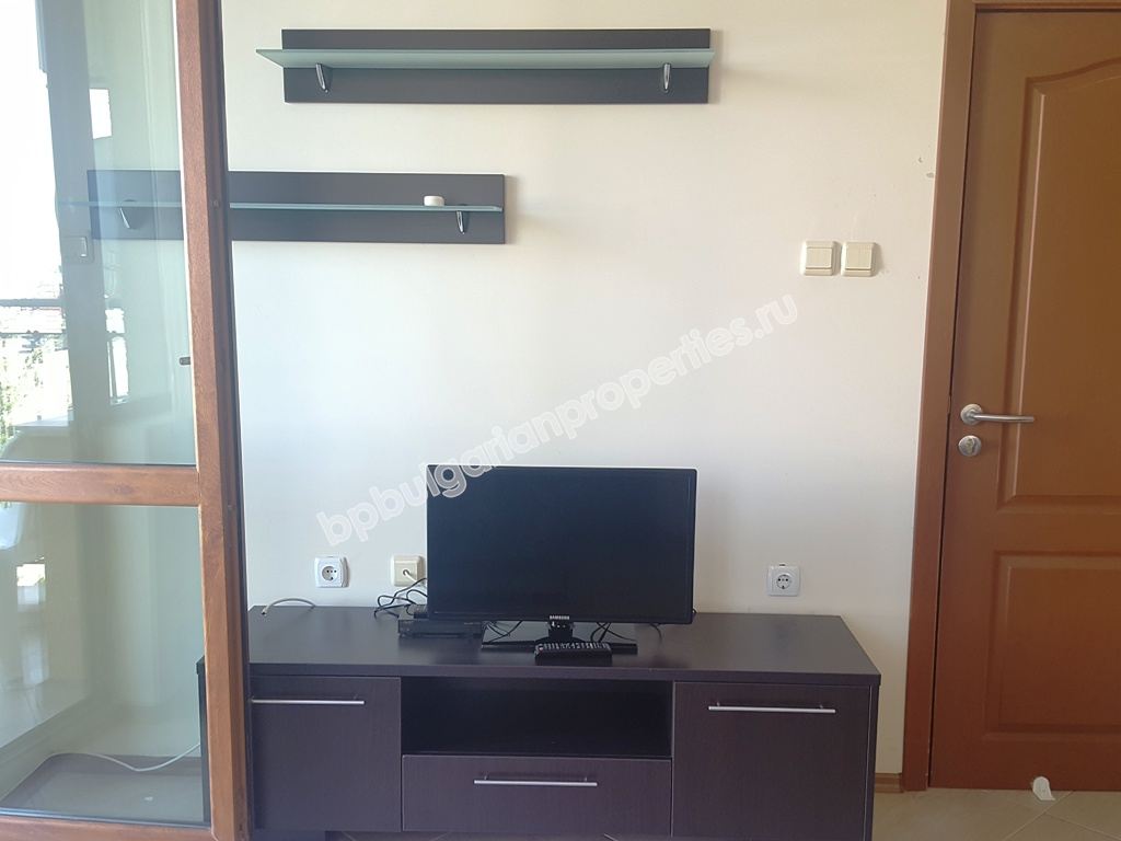 Просторен едноспален мебелиран апартамент за продажба в Слънчев Бряг