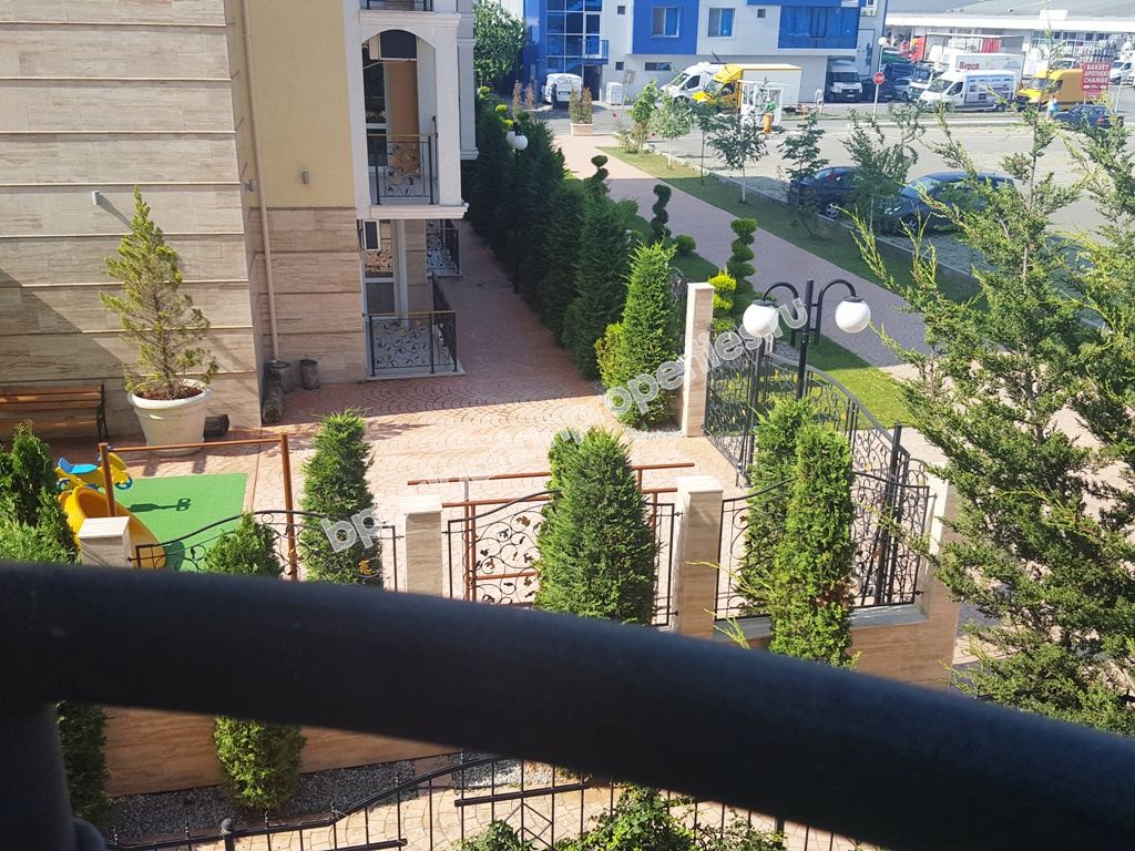 Просторен едноспален мебелиран апартамент за продажба в Слънчев Бряг