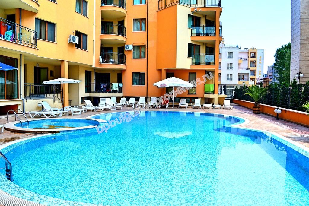 Просторен едноспален мебелиран апартамент за продажба в Слънчев Бряг