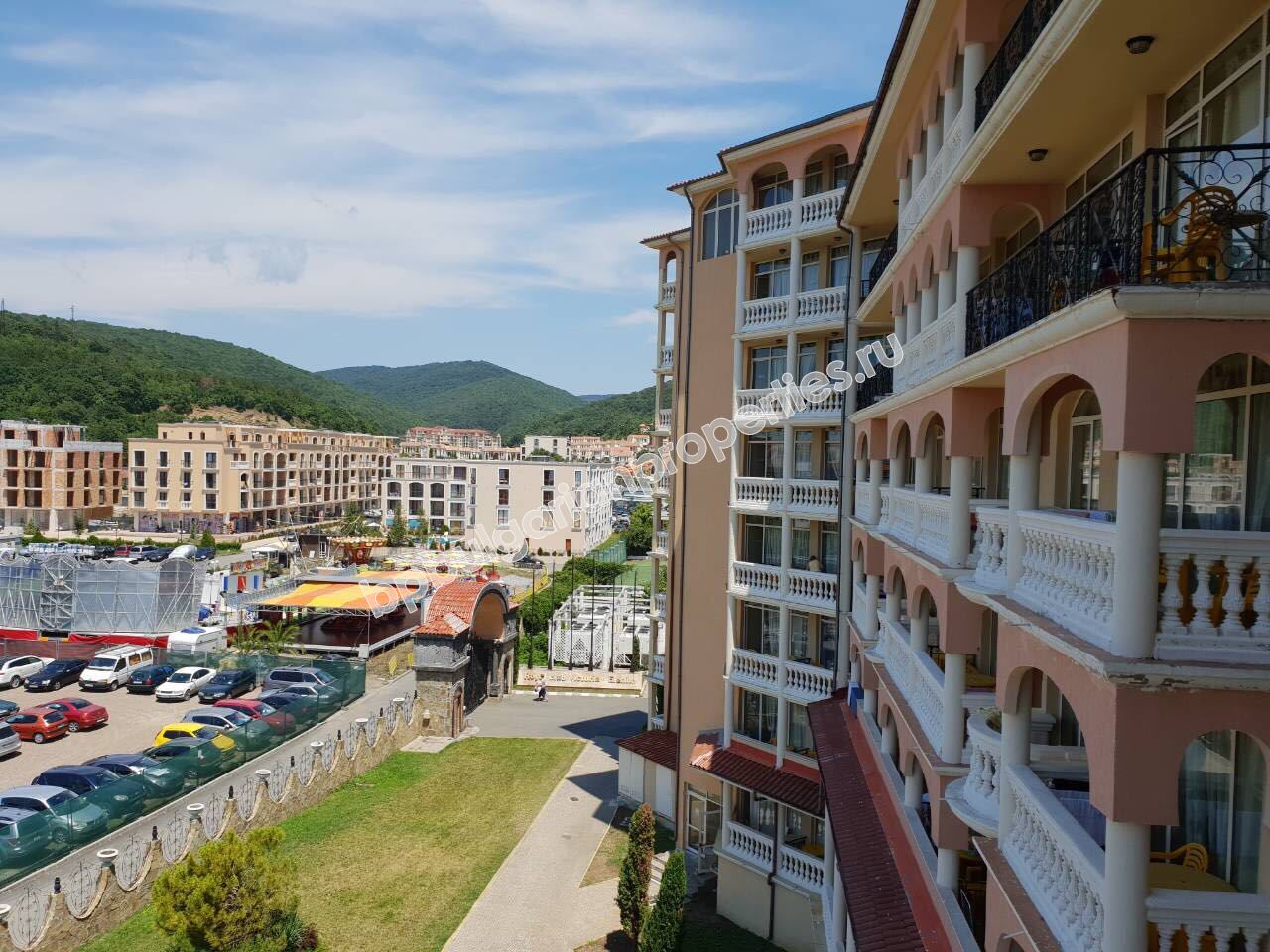 Апартамент в комплекс-лукс на първа линия в Елените