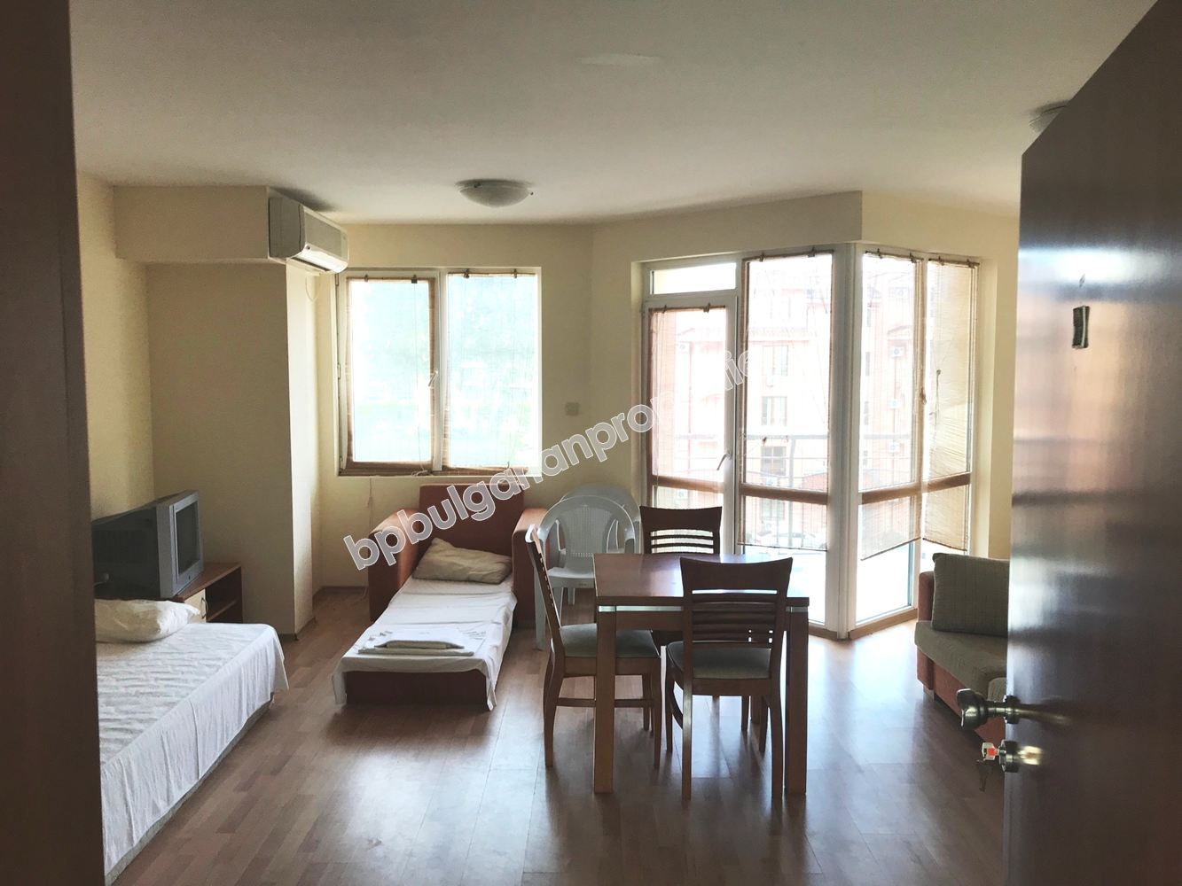 Мебелиран двустаен апартамент за продажба в курорта Слънчев Бряг