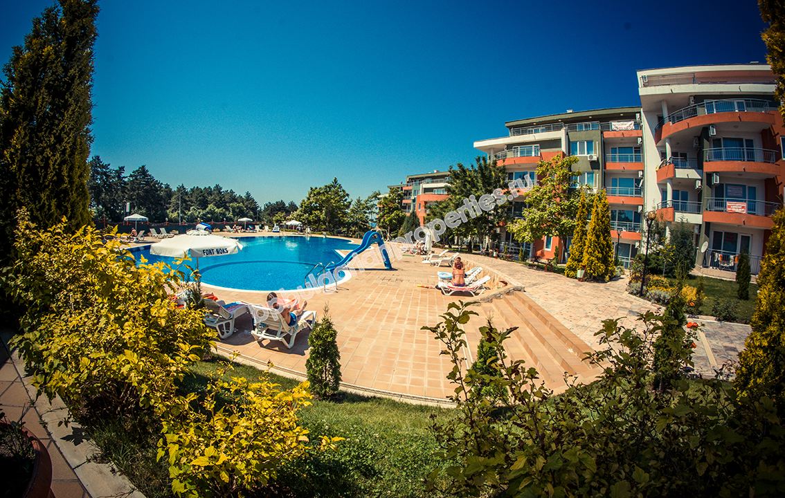 Мебелиран едноспален апартамент за продажба близо до плажа в курорта Слънчев Бряг