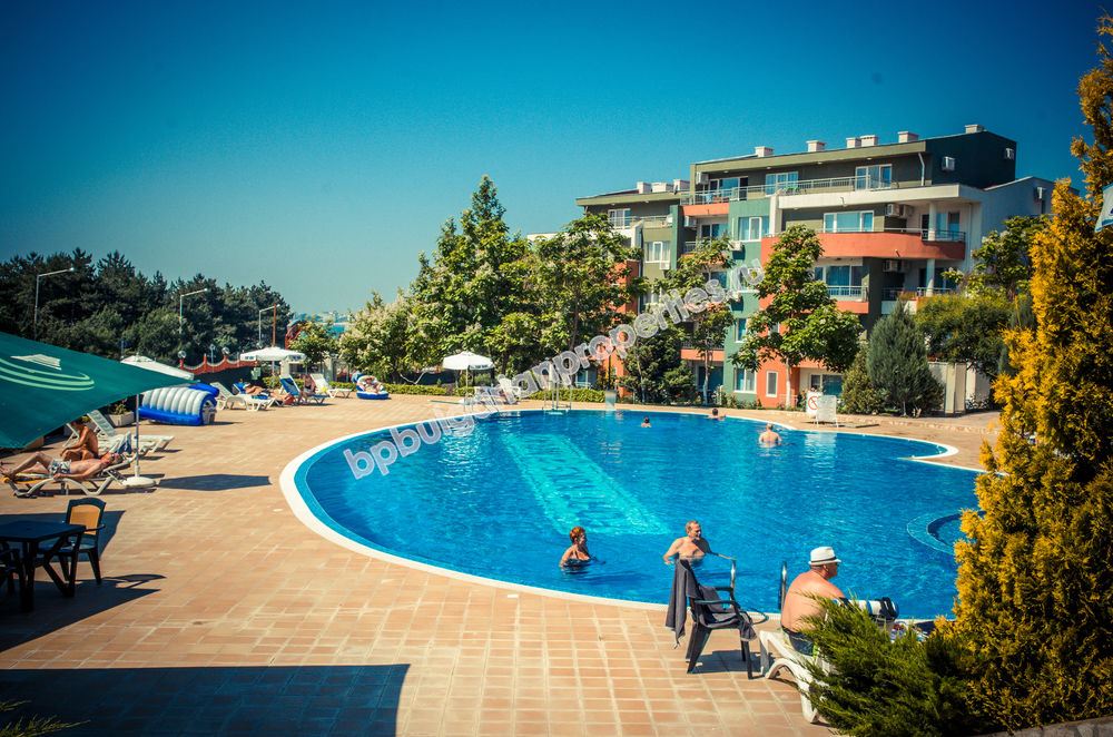 Мебелиран едноспален апартамент за продажба близо до плажа в курорта Слънчев Бряг