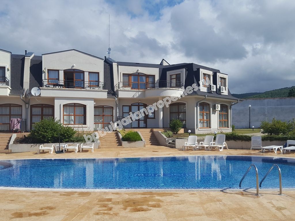 Мебелиран двуспален апартамент с гледка море за продажба близо до курорта Слънчев Бряг