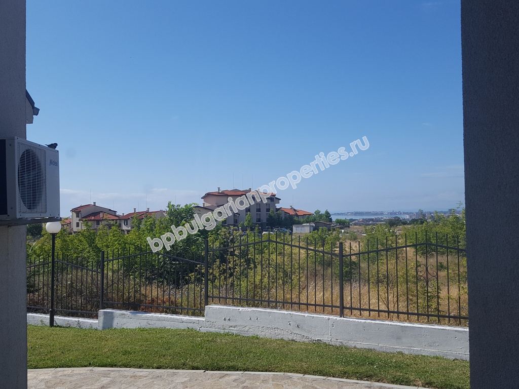 Мебелиран двуспален апартамент с гледка море за продажба близо до курорта Слънчев Бряг