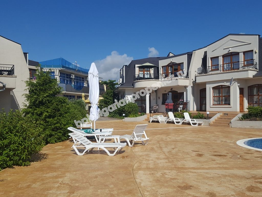 Мебелиран двуспален апартамент с гледка море за продажба близо до курорта Слънчев Бряг