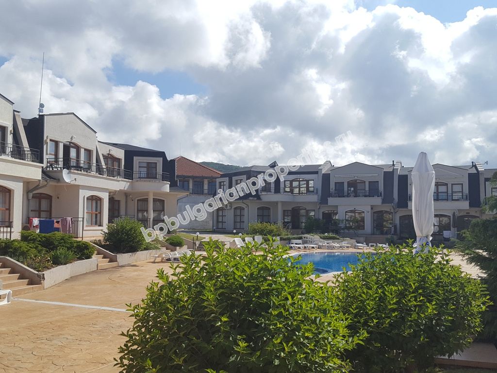 Мебелиран двуспален апартамент с гледка море за продажба близо до курорта Слънчев Бряг